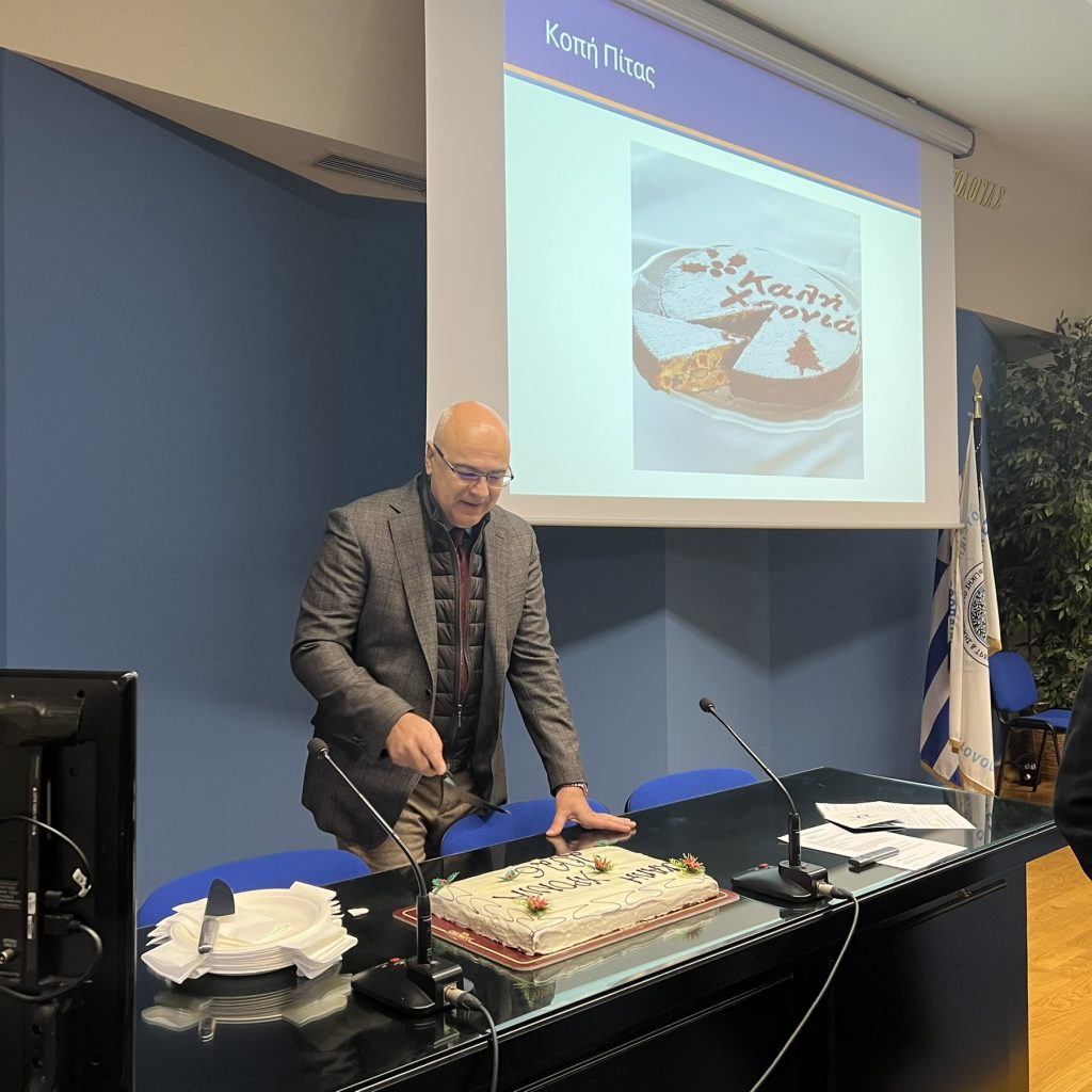 Ο νέος Πρόεδρος της ΕΕΕΧ, Δρ. Φώτης Αρχοντοβασίλης στην κοπή της πίτας της ΕΕΕΧ